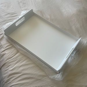 White Alessi serving tray. Discontinued design ! Beautiful made in Italy. Si:m